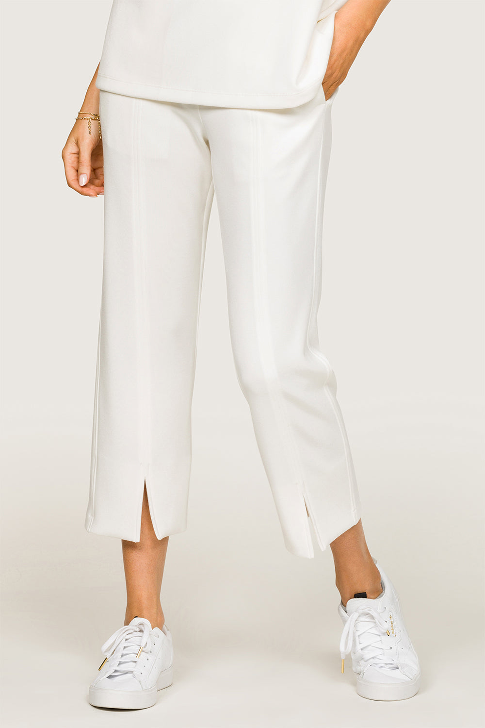 Alala women's soft crop pant in white