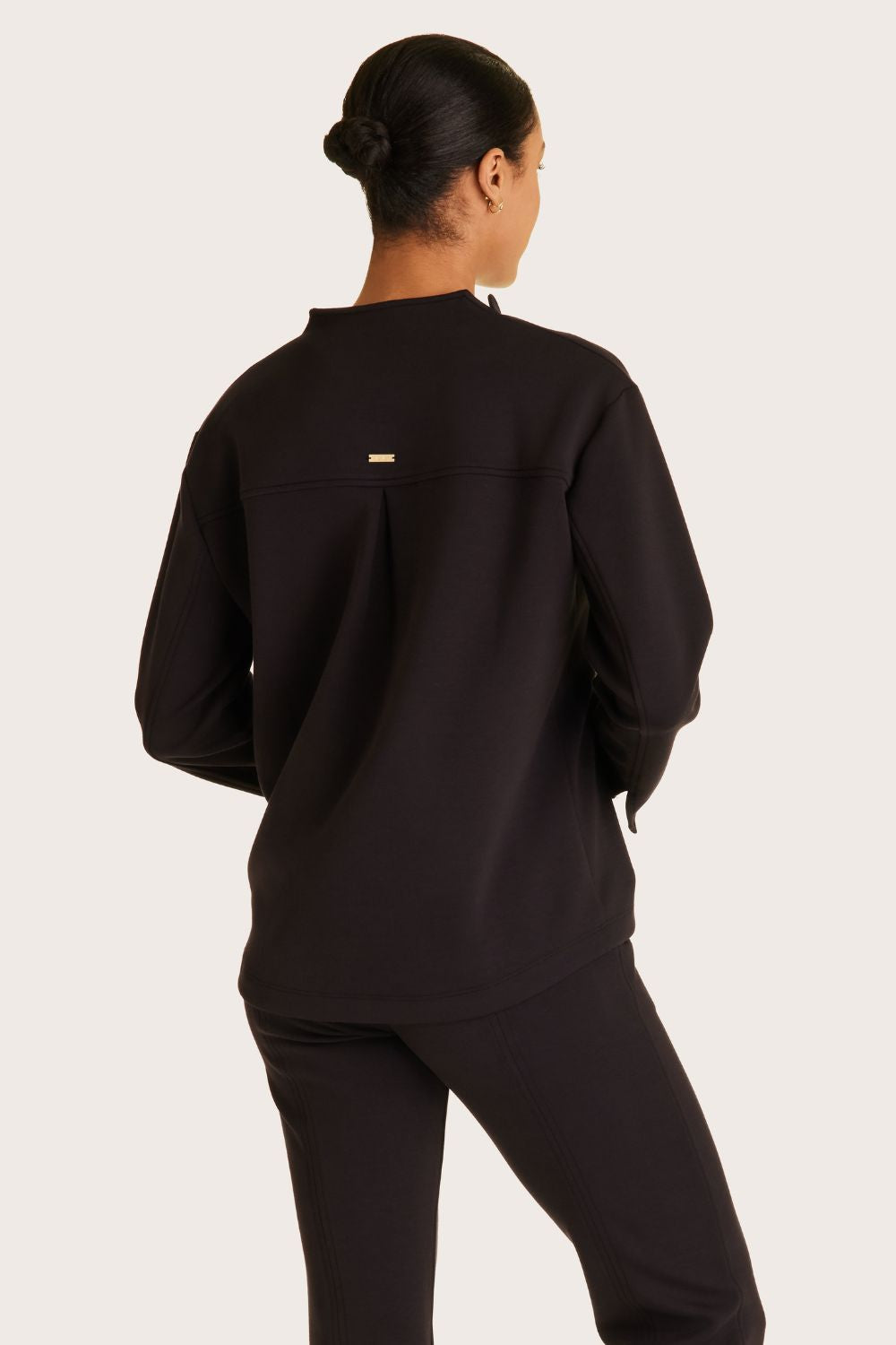 Alala women's v-neck sweatshirt in black