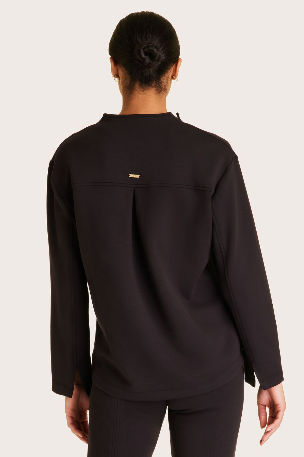 Alala women's v-neck sweatshirt in black