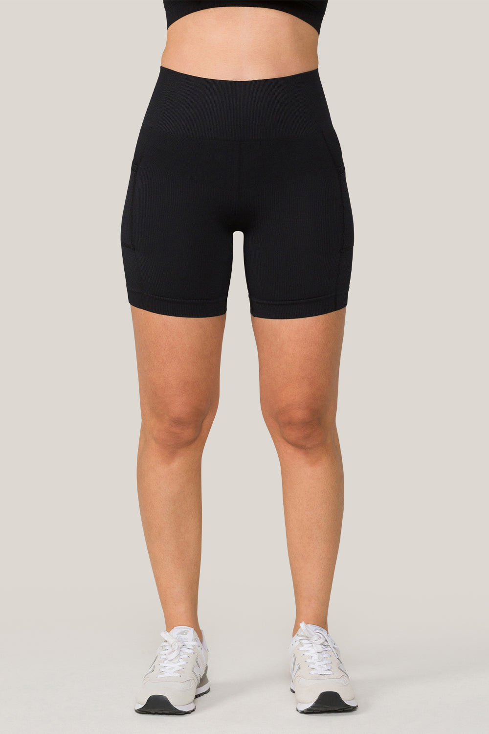 Alala women's seamless bike shorts with pockets in black