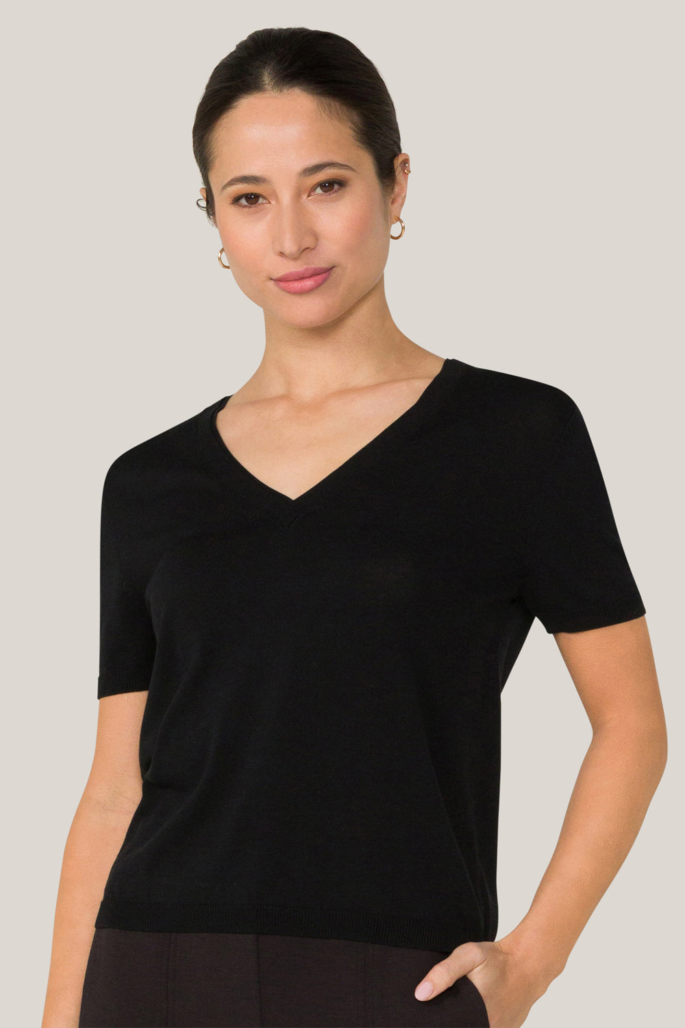 Alala women's knit v-neck t-shirt in black