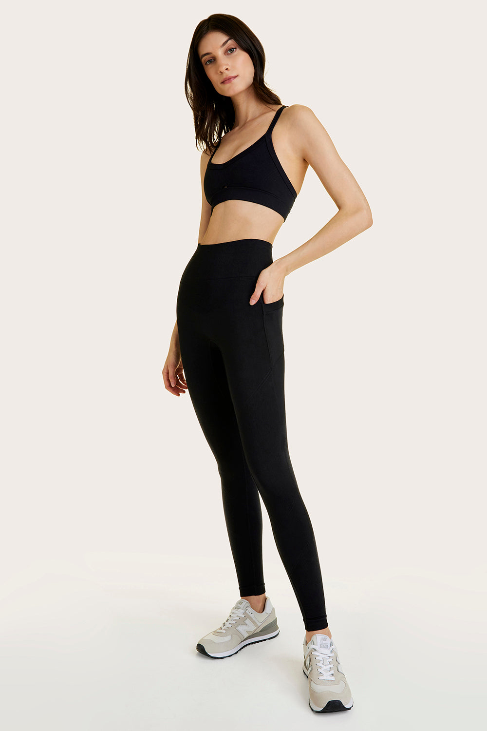 Alala women's seamless leggings with pockets in black