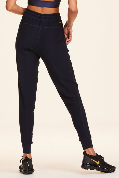 Alala Rise Jogger in Navy