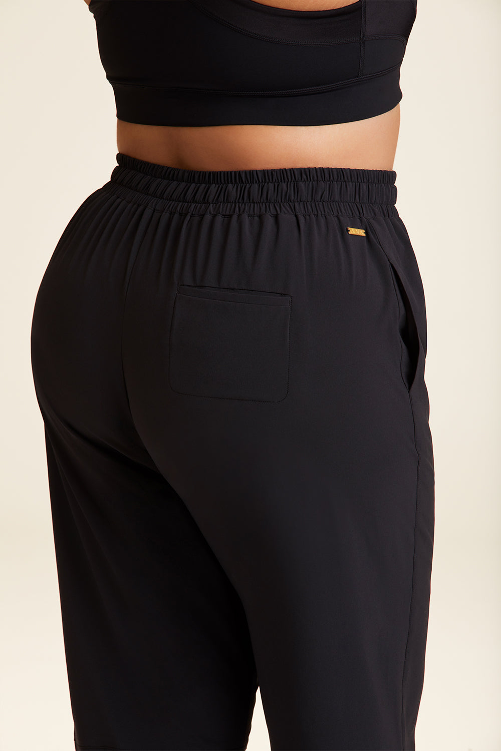 Women's Lululemon Black Pants Drawstring Size 4 Pockets