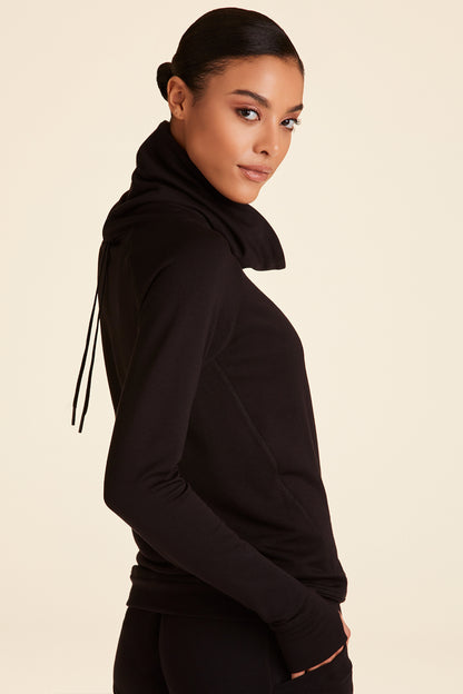Alala women's fleece pullover in black