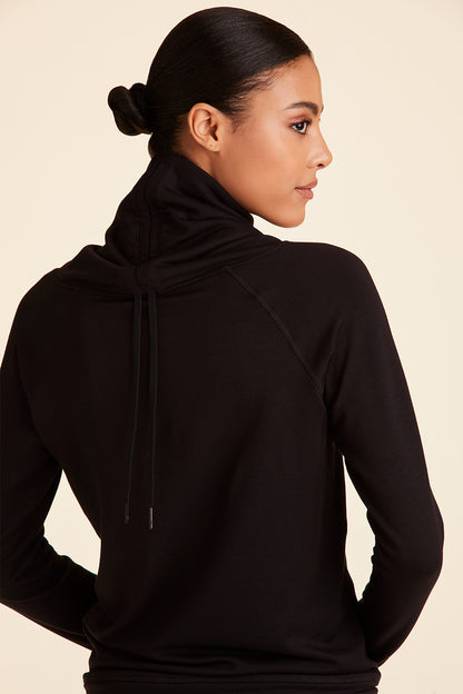 Alala women's fleece pullover in black