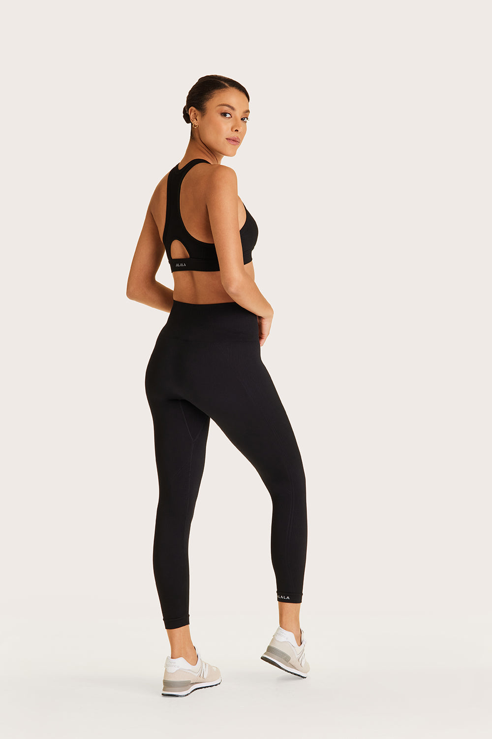 7/8 Barre Seamless Tight in Black | AlalaStyle